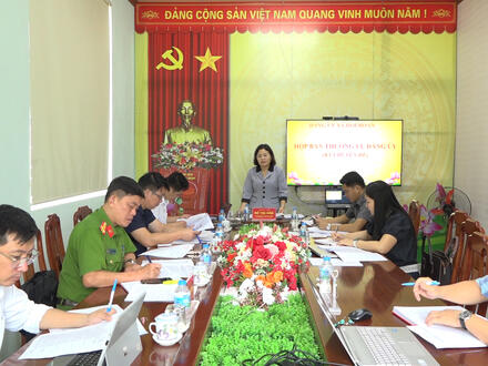 Kinh tế - Chính trị