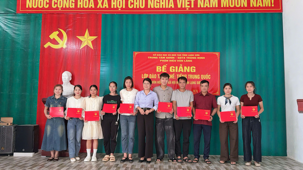 Xã Hội Hoan bế giảng lớp đào tạo nghề tiếng Trung Quốc cho lao động nông thôn