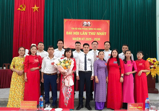 Đại biểu dự Đại hội và các Đảng viên chi bộ